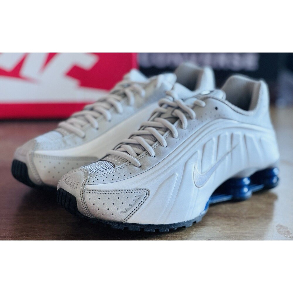 Men’s Size 8 Nike Shox R4 White Metallic Silver Deep Royal Blue HQ1988-102 NIB